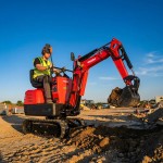 Mini excavator HECHT 2710 putere 6,3 kW benzina 306 cmc 4T viteza 1,7 km/h sistem hidraulic